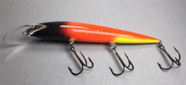 Matala Wobbler, Länge: 15 cm, Farbe: Black Head Orange 042, schwimmend, von Suomen Uistin The Finnish Lure Company (Jarmo Rapala)